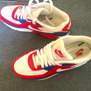 Almost New Nike Sneaker For Sale..Size US 5..